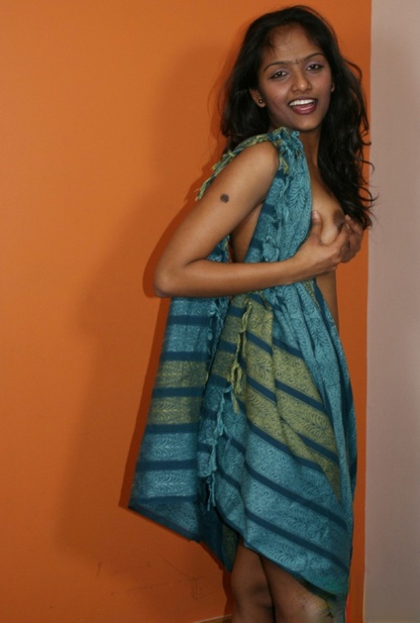 Indian amateur Divya slips out of a wrap to lie naked on a bed
